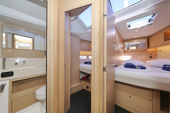 Image of Blue Therapy yacht #33