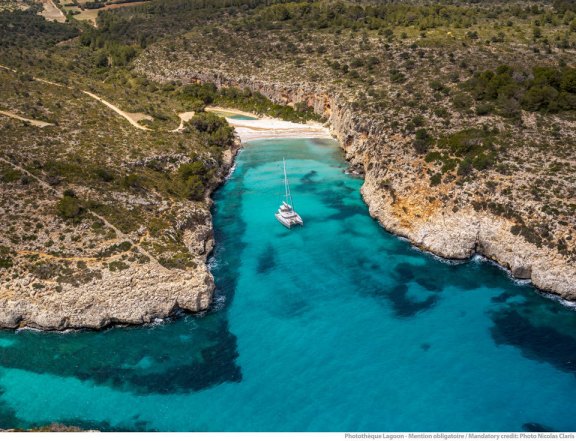 Image of Tri Wing yacht #11