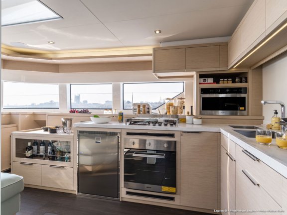 Image of Tri Wing yacht #21