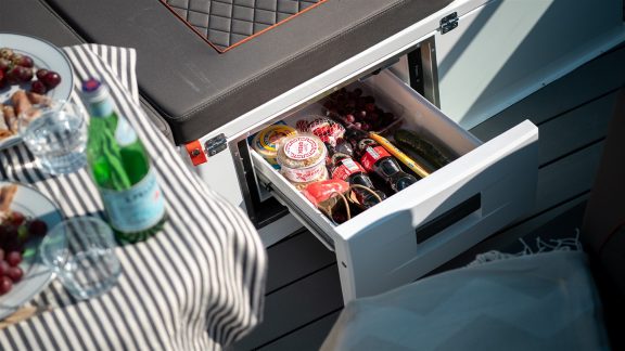 Image of Iris yacht #12