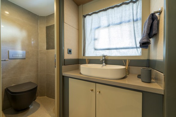 Image of Albatros Explorer yacht #24