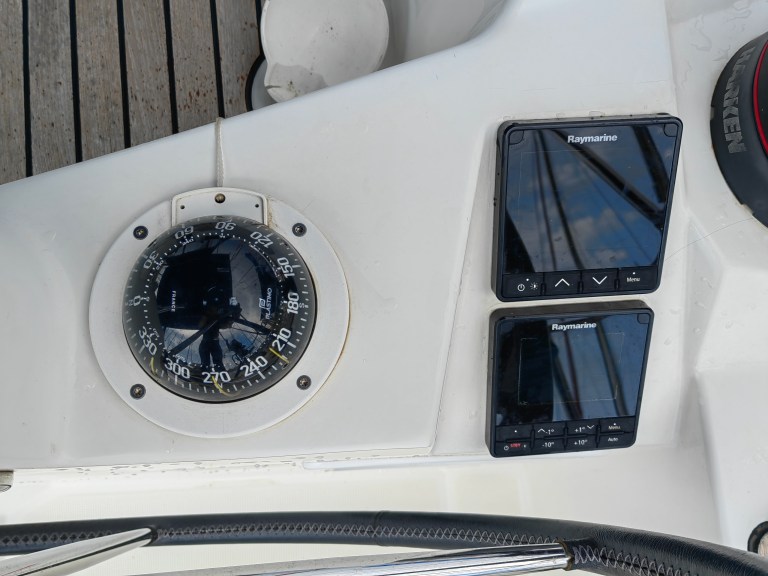 Image of Islanders yacht #9