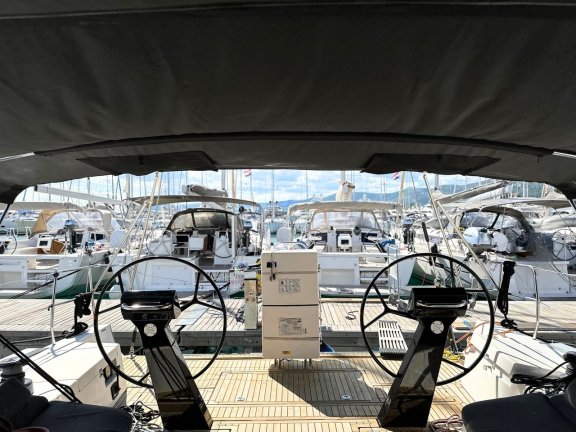 Image of More Grey yacht #4