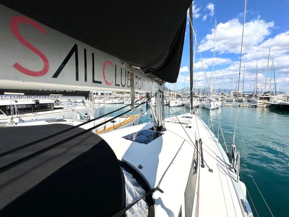 Image of More Grey yacht #7