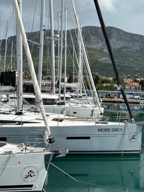 Image of More Grey yacht #8