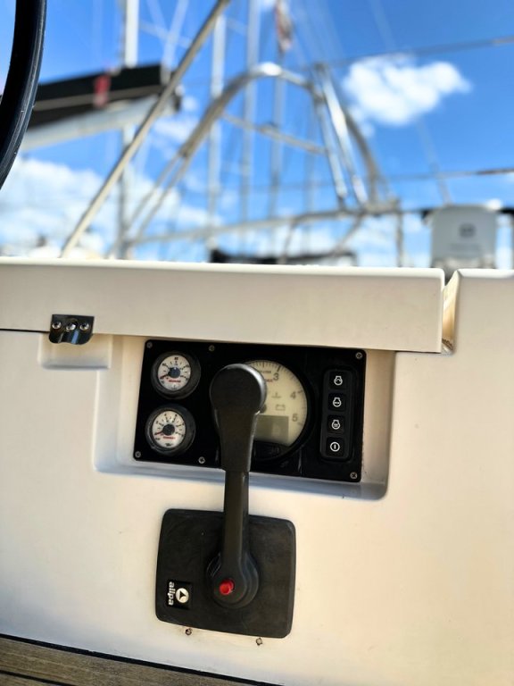 Image of More Grey yacht #10