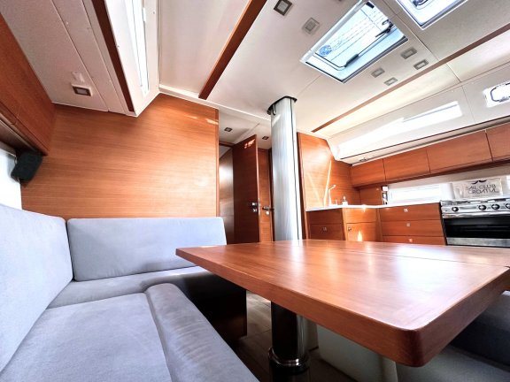 Image of More Grey yacht #12