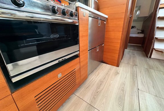 Image of More Grey yacht #13