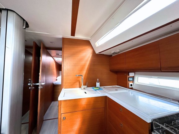 Image of More Grey yacht #14