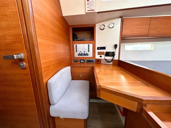 Image of More Grey yacht #15