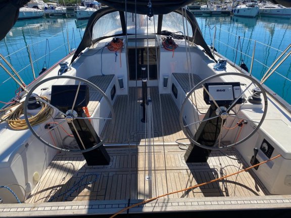 Image of More Black yacht #7