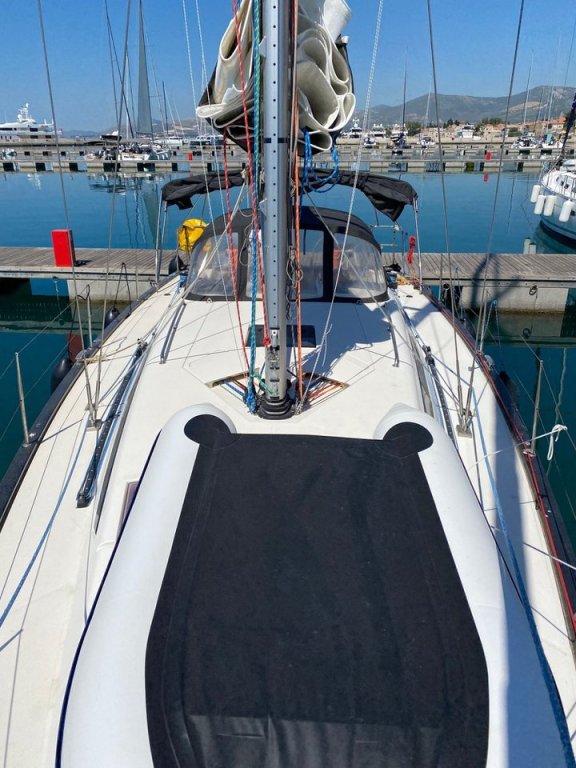 Image of More Black yacht #8