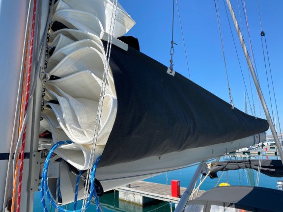 Image of More Black yacht #9