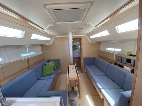 Image of More Black yacht #12