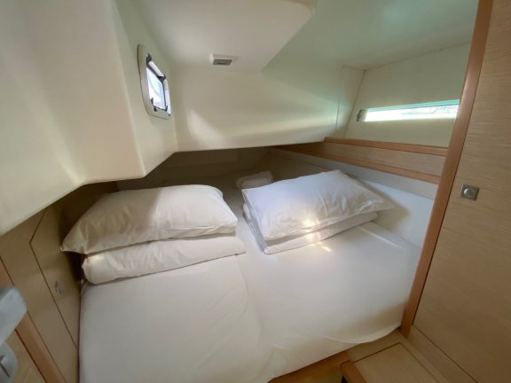 Image of More Black yacht #14