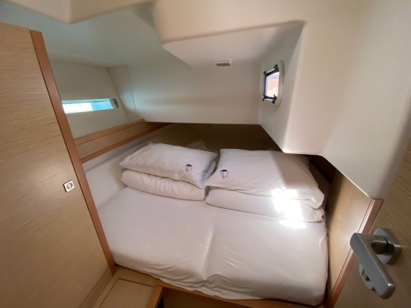 Image of More Black yacht #15