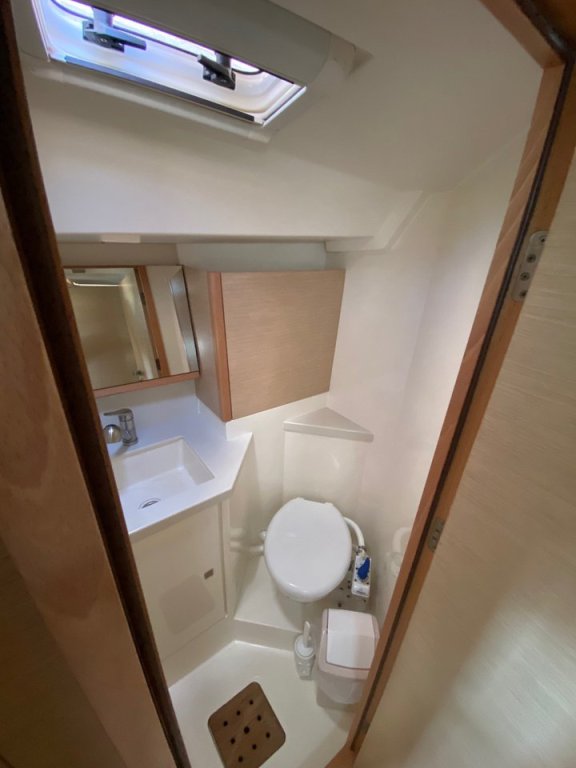 Image of More Black yacht #16