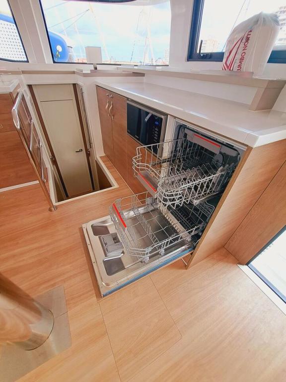 Image of Loba Do Mar yacht #11