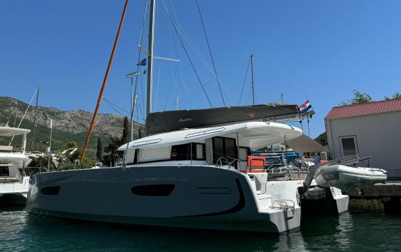 Image of Blue Kiss yacht #3