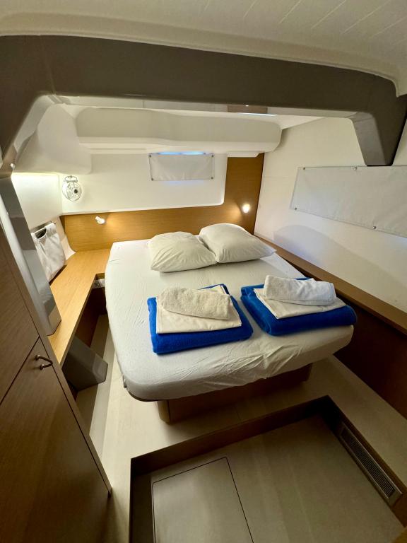 Image of Blue Kiss yacht #8