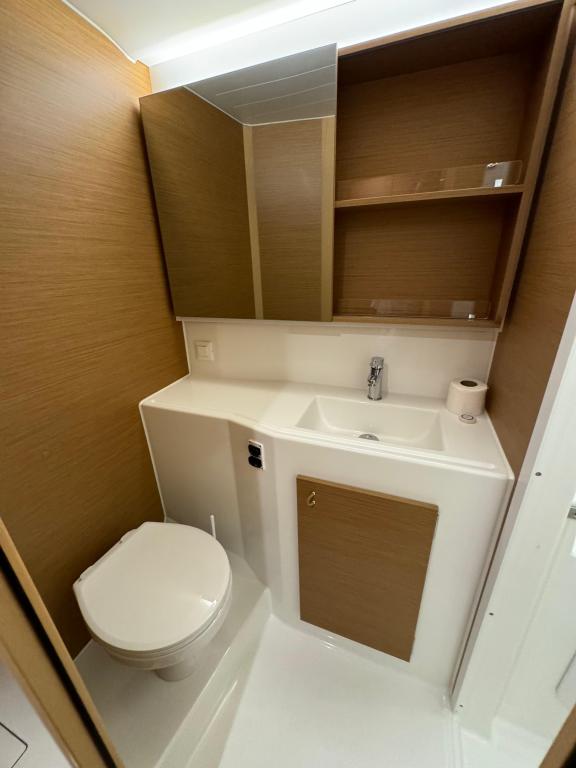 Image of Blue Kiss yacht #9