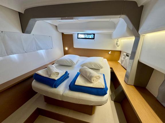 Image of Blue Kiss yacht #11