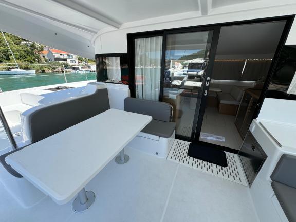 Image of Blue Kiss yacht #18