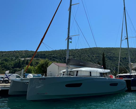 Image of Blue Kiss yacht #20