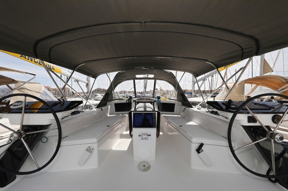 Image of Poppy yacht #4