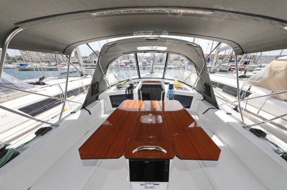 Image of Poppy yacht #5