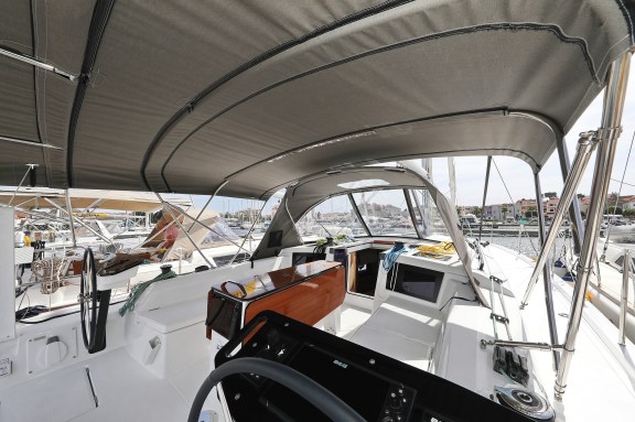 Image of Poppy yacht #6