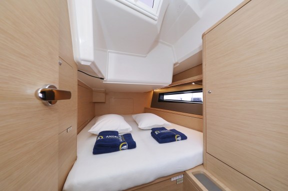 Image of Poppy yacht #27