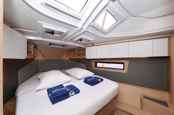 Image of Poppy yacht #32