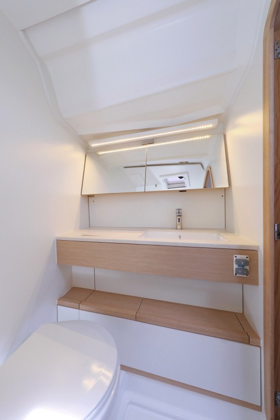 Image of Poppy yacht #34