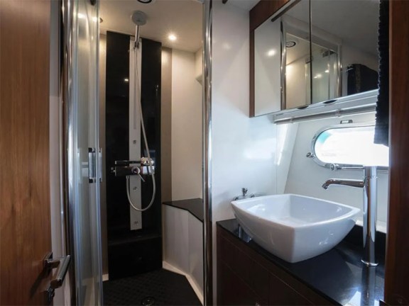 Image of Goldeneye yacht #18