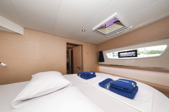 Image of Tamara V yacht #24