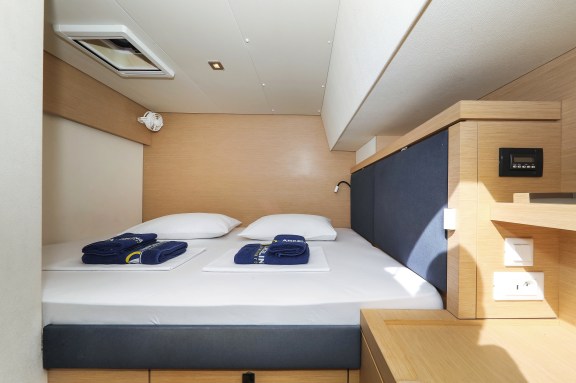 Image of Tamara V yacht #30