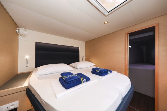 Image of Nina V yacht #25