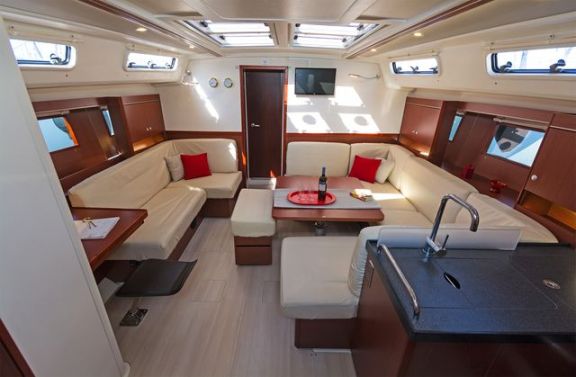 Image of Caitlin of Lorne yacht #4