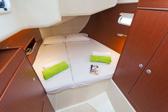 Image of Caitlin of Lorne yacht #10