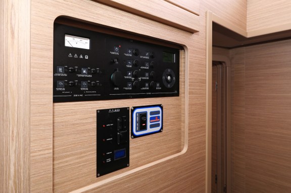 Image of Family Time yacht #37