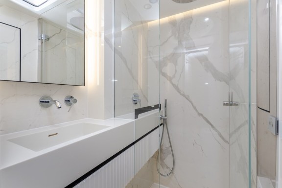 Image of Dessus yacht #28