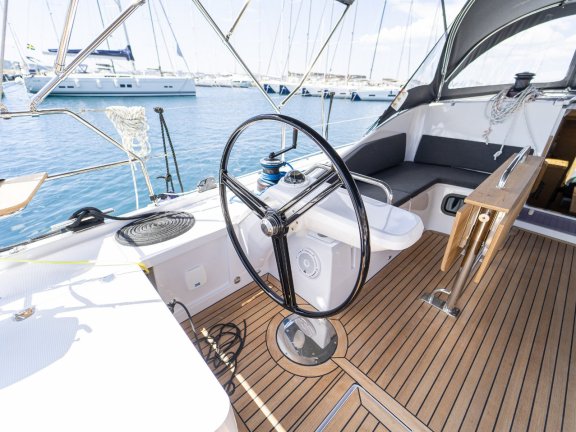 Image of Skipper’s Girl yacht #4