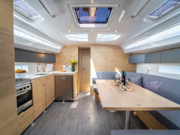 Image of Skipper’s Girl yacht #11