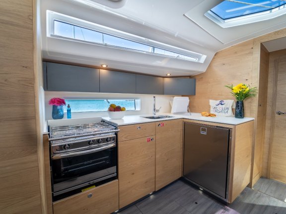 Image of Skipper’s Girl yacht #12