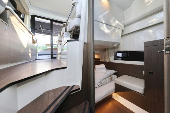 Image of Blue Horizon yacht #12