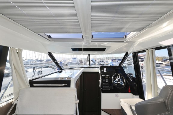 Image of Blue Horizon yacht #13