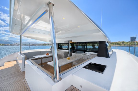 Image of Gold yacht #5