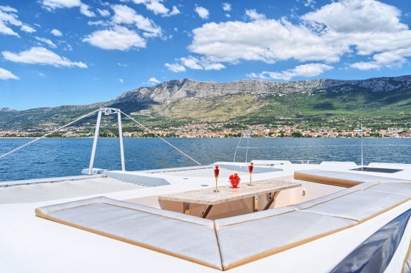 Image of Gold yacht #8