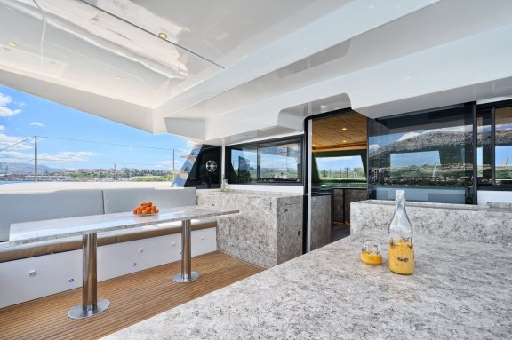 Image of Gold yacht #9